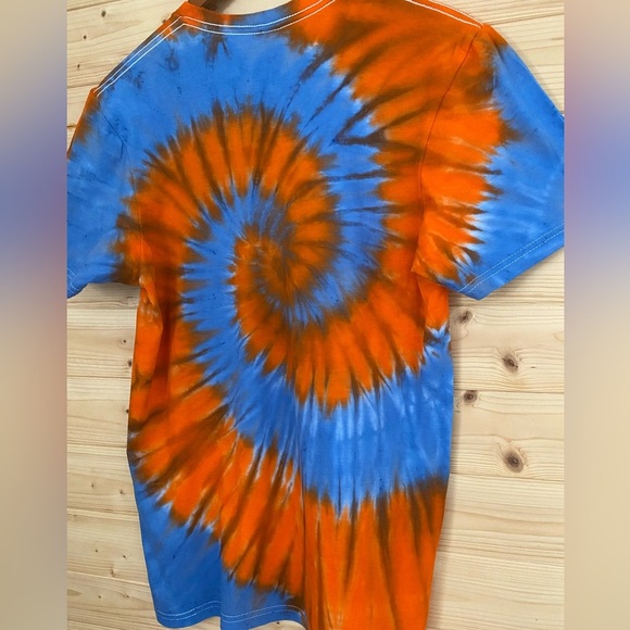 GILDAN Unisex Small Soft Style Blue Orange Spiral Tie Dye NEW Team Retro Sports - Picture 5 of 7